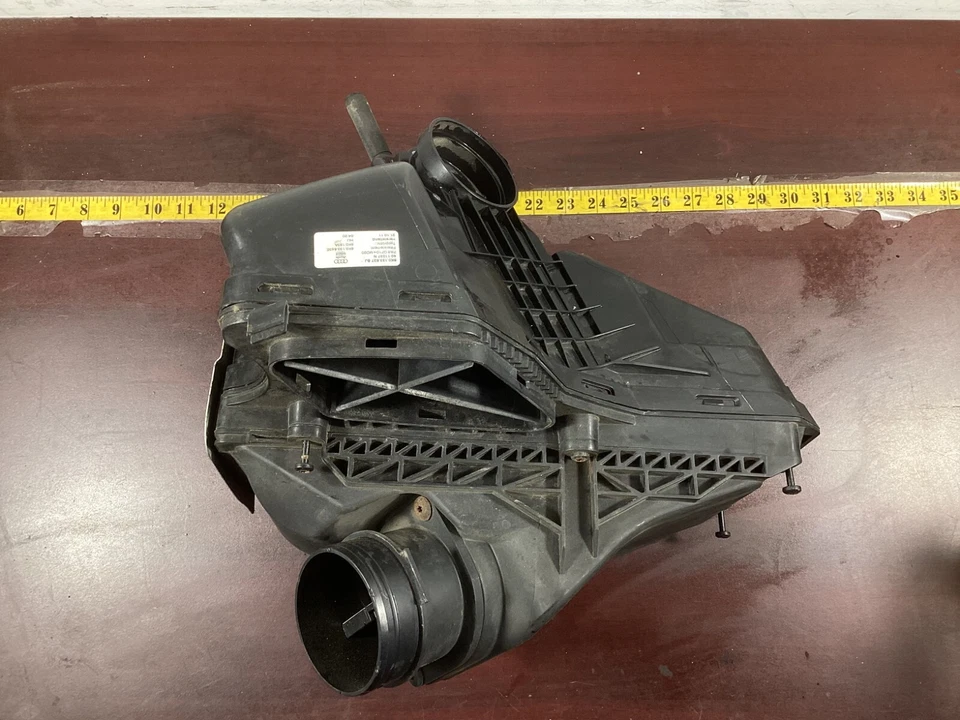 Caja de filtro de filtro de aire Audi A4 2009-2012 8K0 133 837BJ OEM. Foto 4 de 4