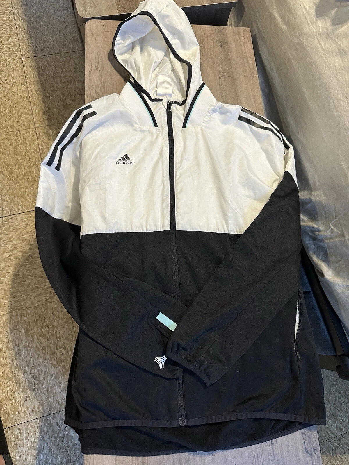 Adidas Womens Full Zip Lightweight Windbreaker Jacket Size Medium Hoodie
