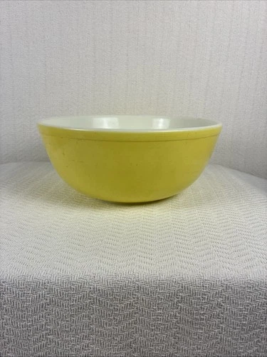 Pyrex Primary Yellow 404 Vintage Mixing Bowl 4 Quart Milk Glass Nesting 1950s