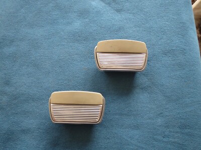 Original seitliche Aschenbecher (Fond) Ersatzteil von Oldtimer VW 1600 TL BJ 66