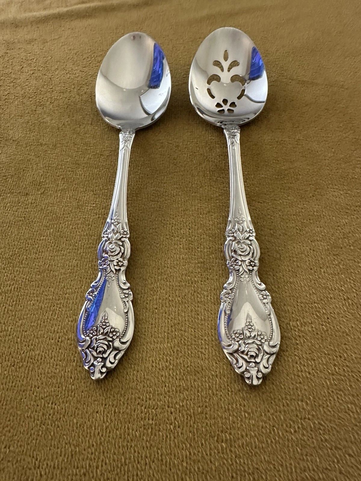 Oneida Stainless LOUISIANA Set of 2 Serving Spoons Canada Flatware