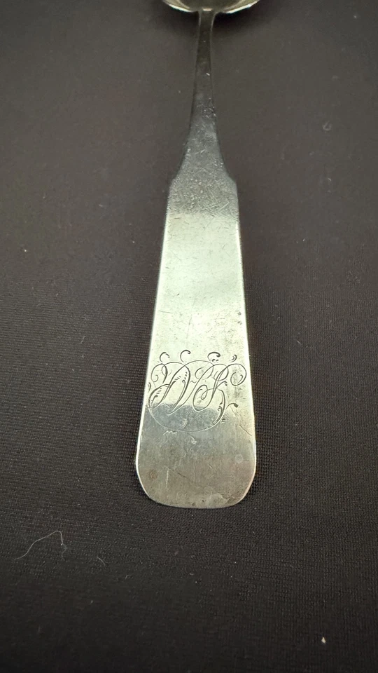 Cuchara de plata para servir monedas americanas del siglo XVIII mango de ataúd Foto 2 de 4