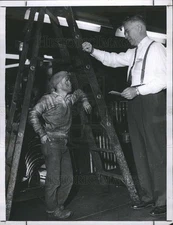 1958 Press Photo Ollie Hartzell Free Press Electrical - dfpb33647