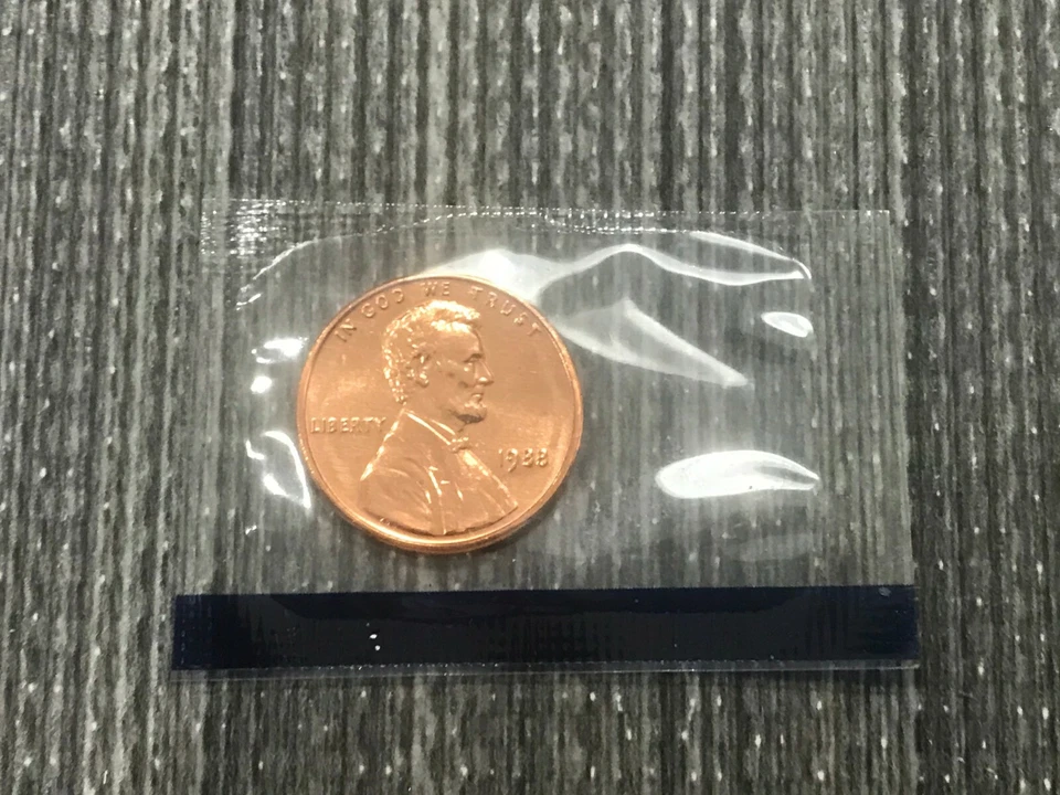 1988 P D S Lincoln Cent iN MINT CELLO & Proof (3 coin set) - Image 2 of 4