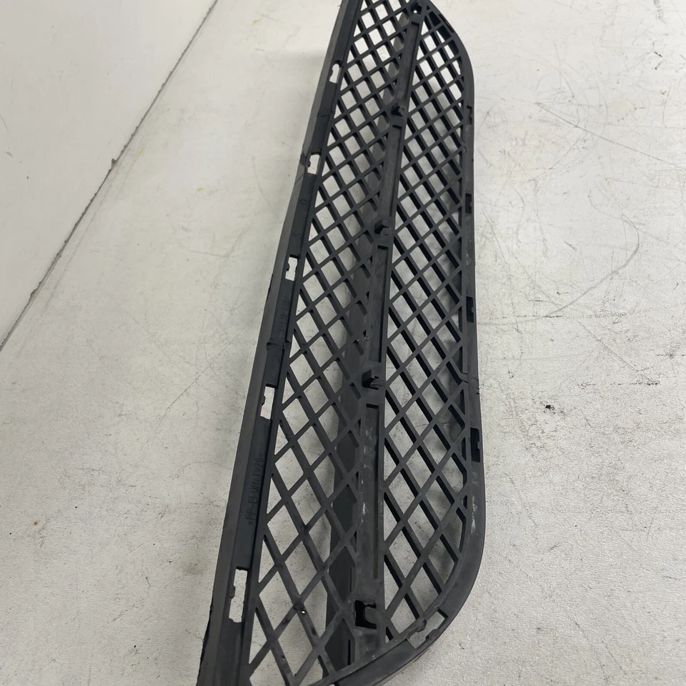 2006 BMW 325i OEM Front Center Lower Bumper Mesh Grille Foto 4 de 4
