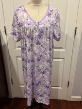 Women Short Sleeve V Neck Purple Nightgown Floral 3 button front L 38"L x21"W
