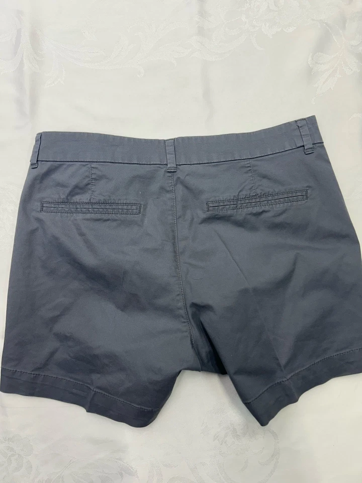 Pantalones cortos informales Old Navy de tiro medio grises para mujer, talla 12.  3O Foto 2 de 4