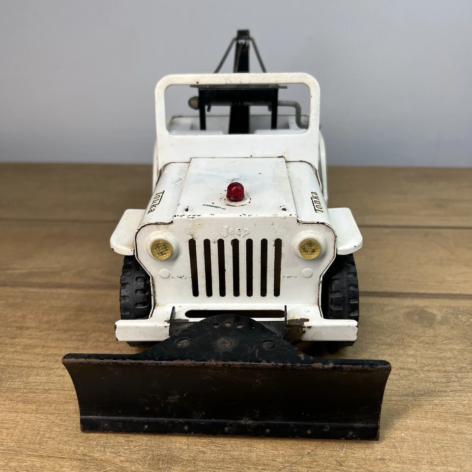 Vintage Tonka White Jeep AA Wrecker Snowplow Tow Hook - Image 2 of 4