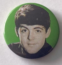 THE BEATLES PAUL McCARTNEY SMALL VINTAGE METAL BUTTON BADGE FROM THE 1980's