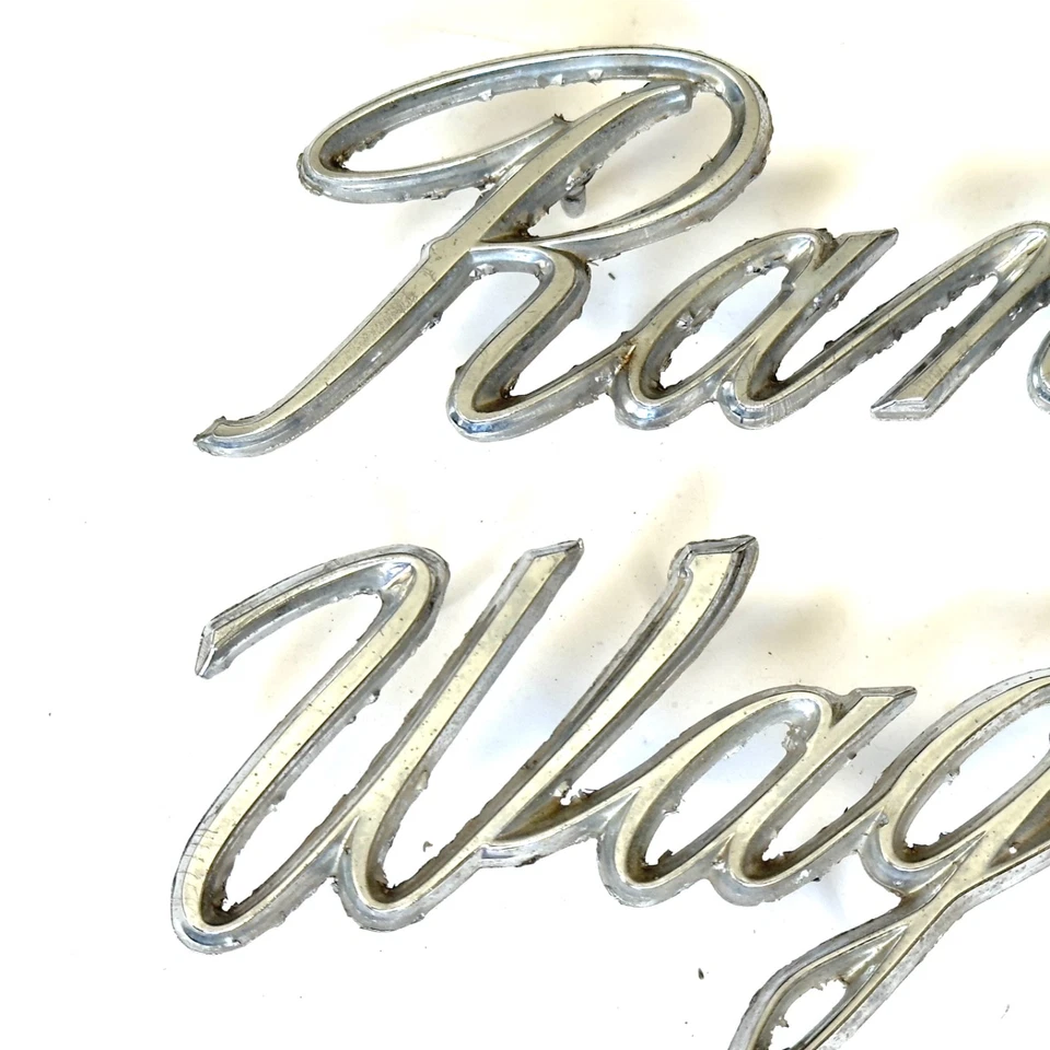 Vintage Ford Ranch Wagon Script Emblem Name Plate Badge Read Foto 3 de 4