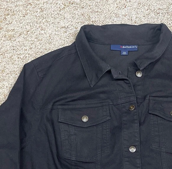 Chaqueta de mezclilla 24/7 para mujer talla 30 con botones elástico bolsillo denim negra Foto 3 de 4