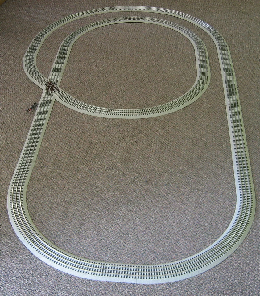 LIONEL LIONCHIEF TWICE AROUND FASTRACK TRAIN TRACK LAYOUT O GAUGE inner loop NEW - Image 3 of 4