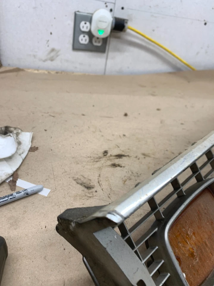 1973 1974 1975 1976 PLYMOUTH DUSTER GRILL SCAMP VALIANT 73 74 75 76 MOPAR - Imagem 3 de 4