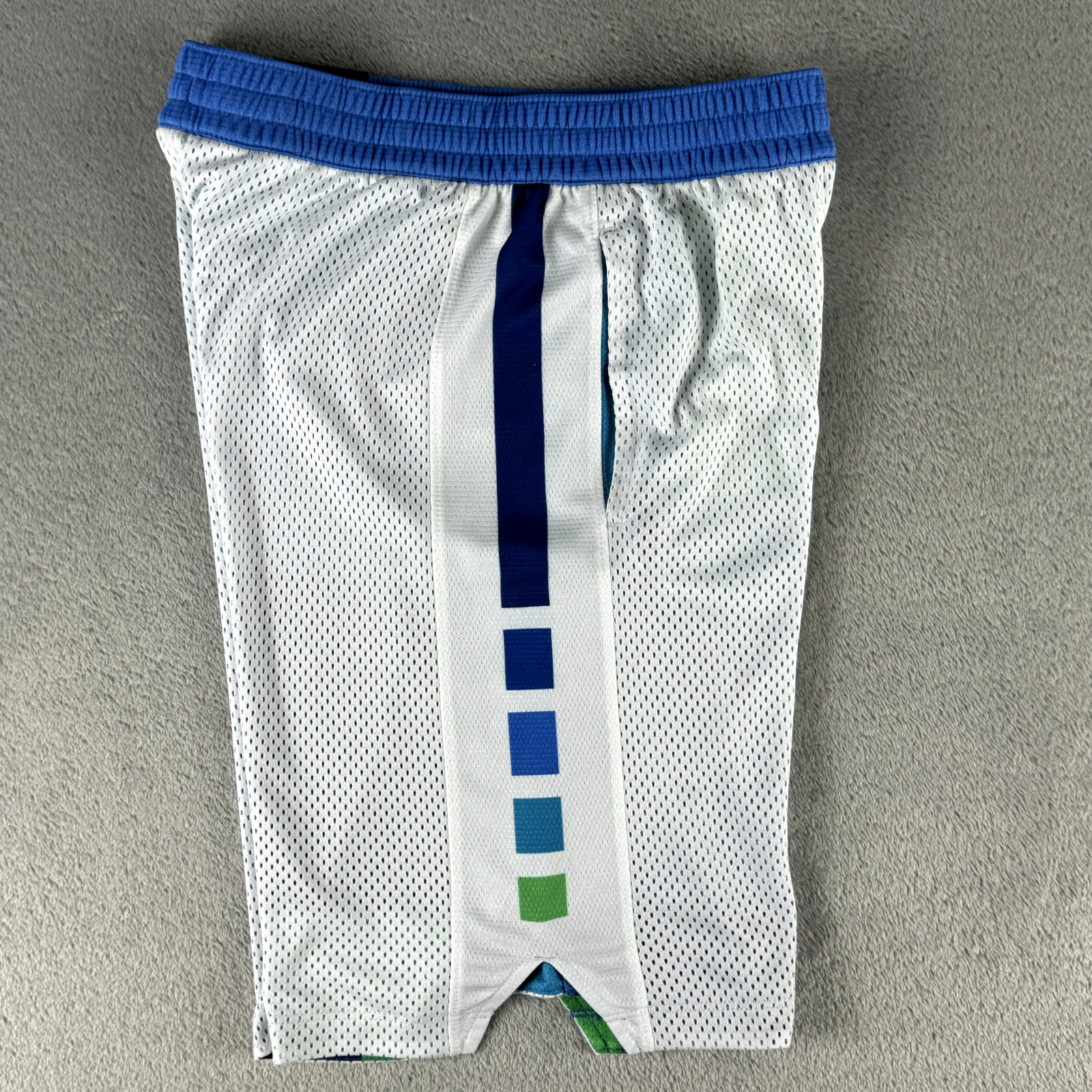 Nike Elite Boys Reversible Basketball Shorts CK3024-657 Blue/Green/White Size L