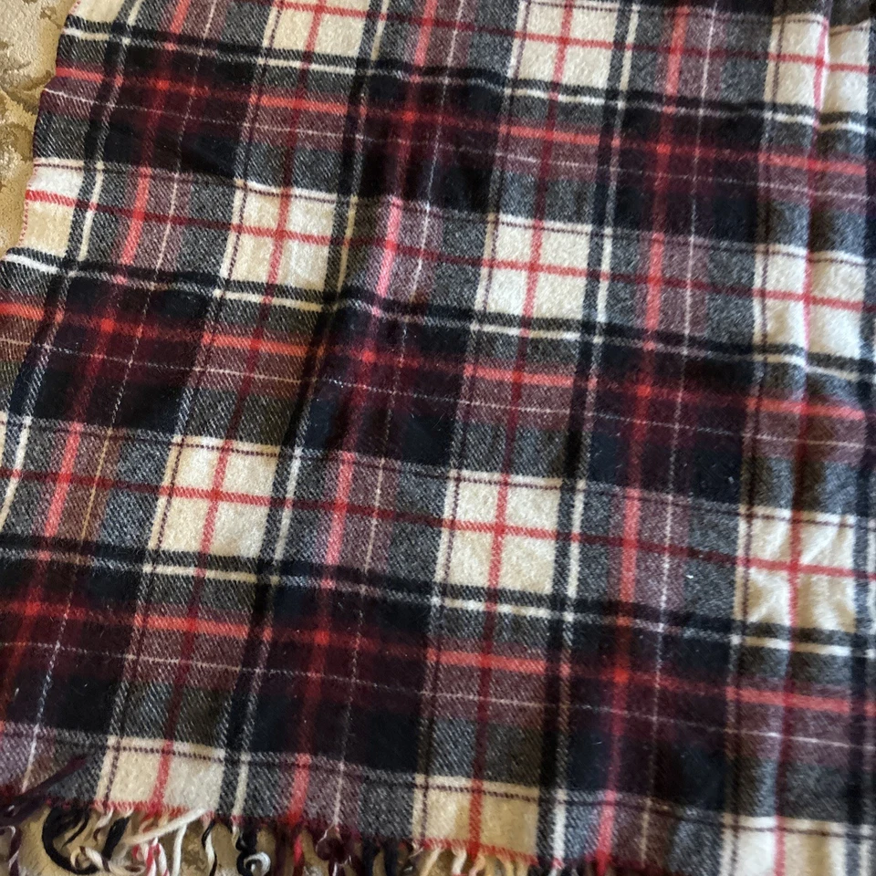 Vtg PENDLETON THROW Red & BlackPLAID TARTAN BLANKET THROW w/ FRINGE,TAG 49 X 63 - Image 2 of 4