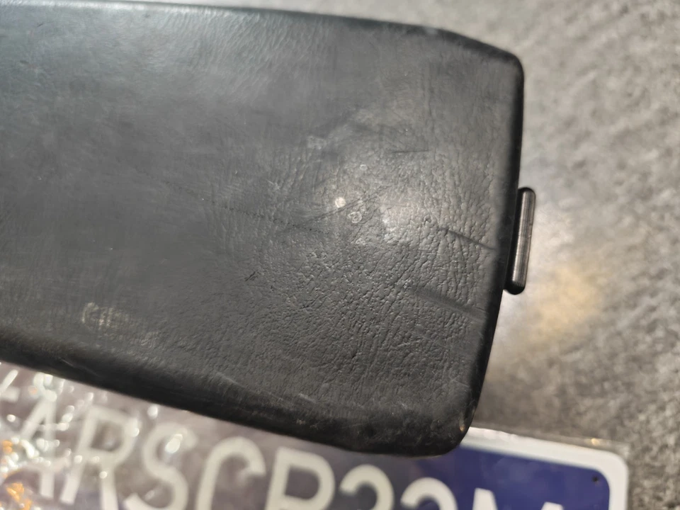 Subaru Impreza Outback 2005-2007 reposabrazos negro consola tapa almacenamiento Foto 3 de 4