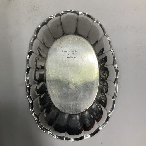 Reed & Barton 176 Holliday Silverplate Scalloped Bowl PreownedKitchenCom - Picture 4 of 12