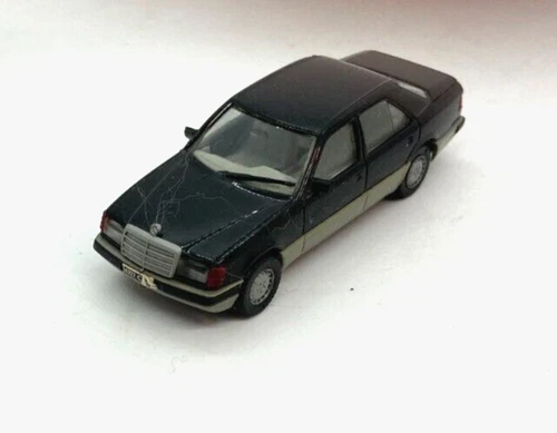 39730 HERPA / GERMANY / MERCEDES BENZ 300 E NOIR HO 1/87