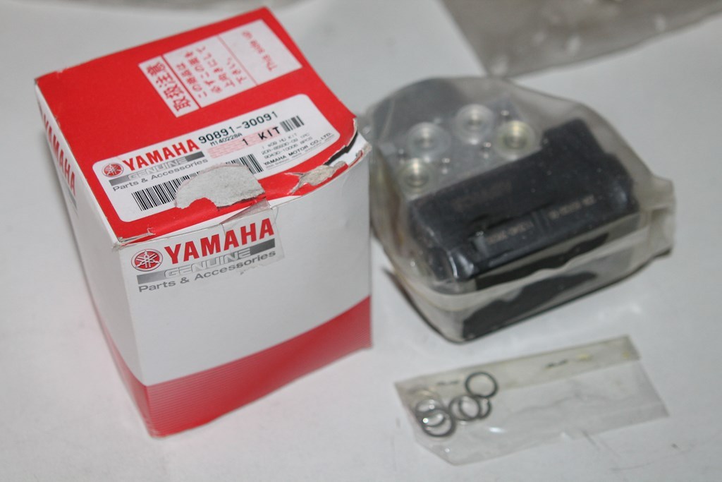 Kit HU pour moto Yamaha MT09 et XV1900 pièce neuve d'origine NOS