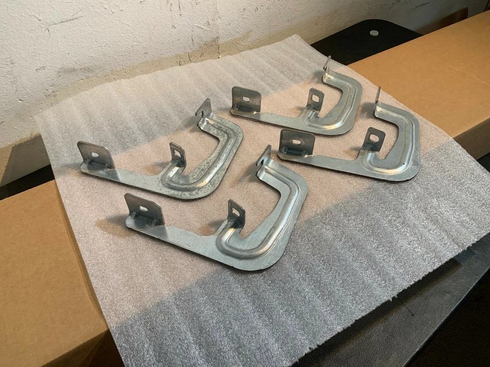 07-14 OEM GM TAHOE YUKON ESCALADE RIGHT OR LEFT SIDE RUNNING BOARD BRACKETS - Image 2 of 2