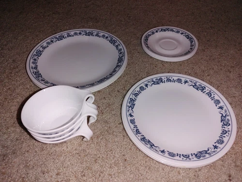Vintage Corelle Old Town Blue Onion 16 Pieces Dinner Salad Cup & Saucers