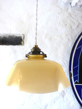 Ancien plafonnier en opaline beige suspension carré avec griffe laiton vintage