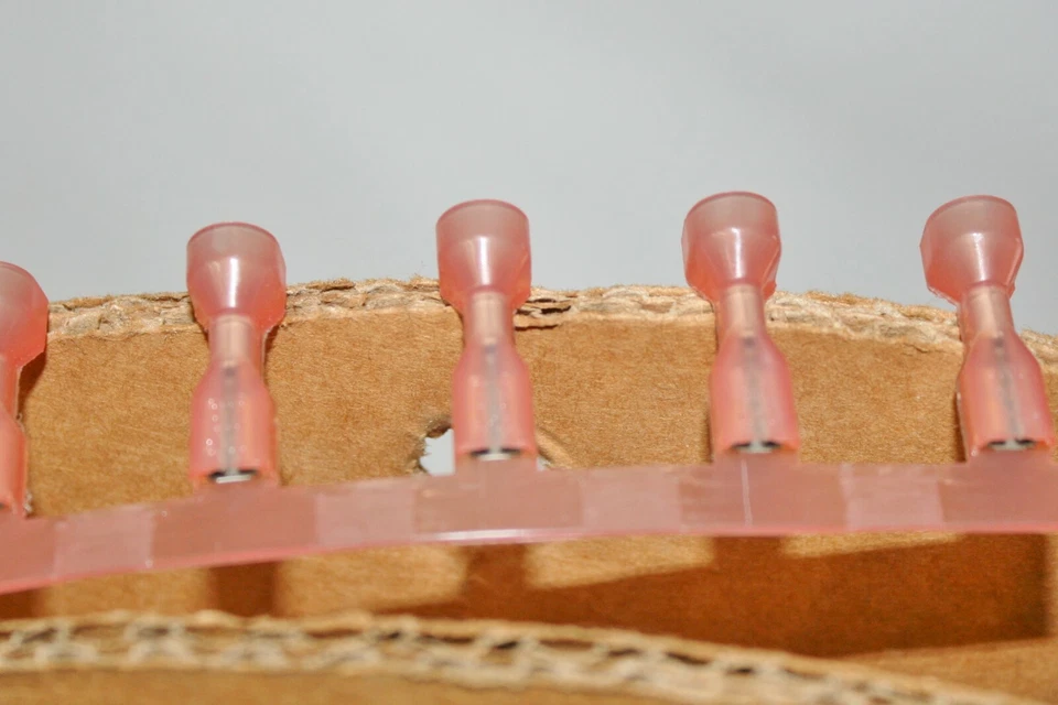 Wire Crimp Terminal Blade small .110 X .020 18-22 AWG Female Tyco 2-520306-02 - Image 2 of 4