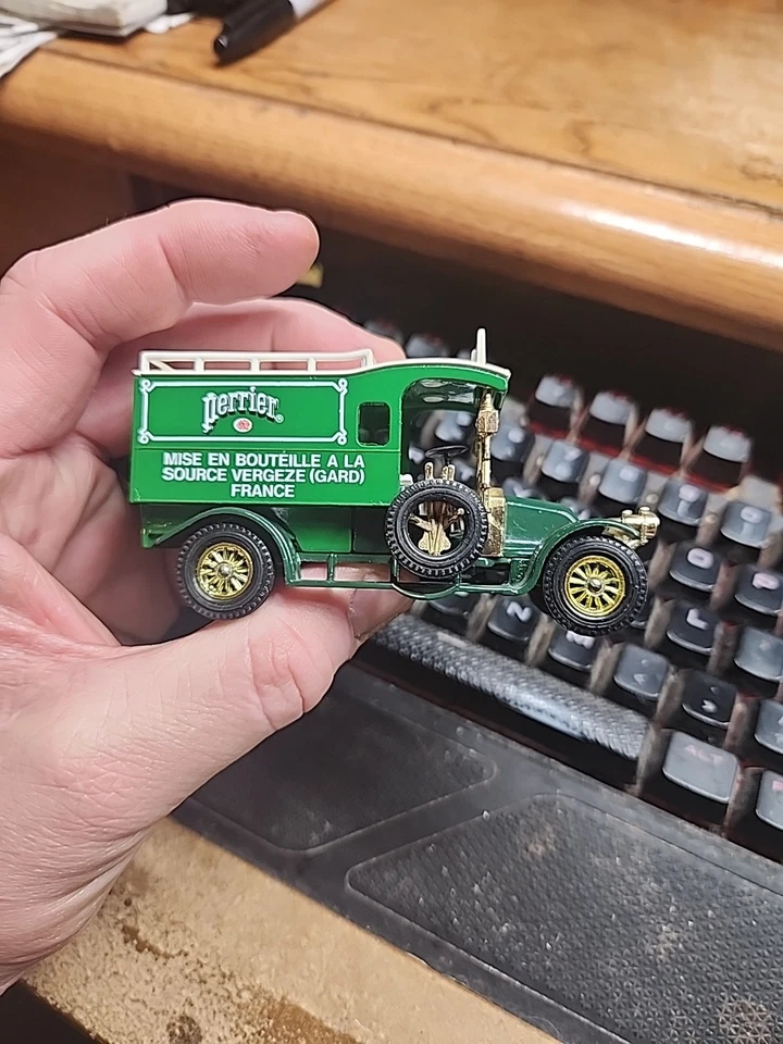 MATCHBOX MODELS OF YESTERYEAR Y25 20s RENAULT VAN PERRIER DELIVERY Green White - Image 2 of 4
