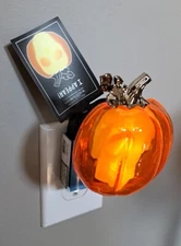 PUMPKIN SKULL Nightlight Wallflower Plug Bath & Body Works Halloween