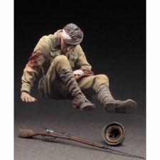 1/35 resin figures model Wounded soldier unassembled unpainted