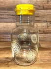 VTG. CORNING PYREX - 2 QT LEMONADE JAR CARAFE YELLOW LID # 3520 LEMONS - USA