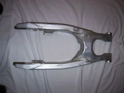 YZ250 2000 BRAZO OSCILANTE 1999-2001 YZ 250 YZ 125 CUADRO BRAZO OSCILANTE SUSPENSIÓN DE CHOQUE Foto 3 de 4