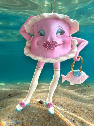 Clam Holding A Fish Purse Christmas Ornament Novelty Funny Decor - 第 1/11 張圖片