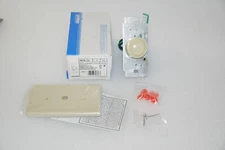 LEVITON 6616-1X1 IVORY FAN SPEED CONTROL SINGLE POLE 5A 120VAC 5C343 NEW