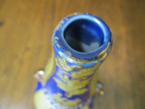 RARO- JARRÓN DE PORCELANA ANTQ 6 1/8" AZUL COBALTO PESADO RECORTADO EN ORO DOS MANIJAS - JAPONÉS - Imagen 6 de 11