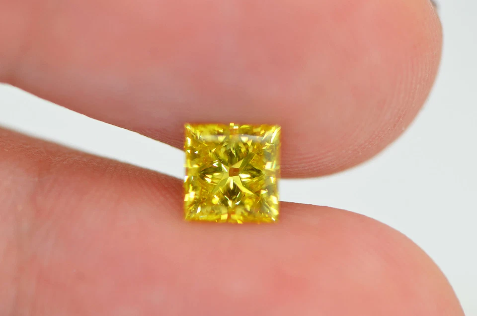Loose Princess Cut Diamond Fancy Yellow Color VVS2 Enhanced Certified 1.05 Carat - Image 4 of 4