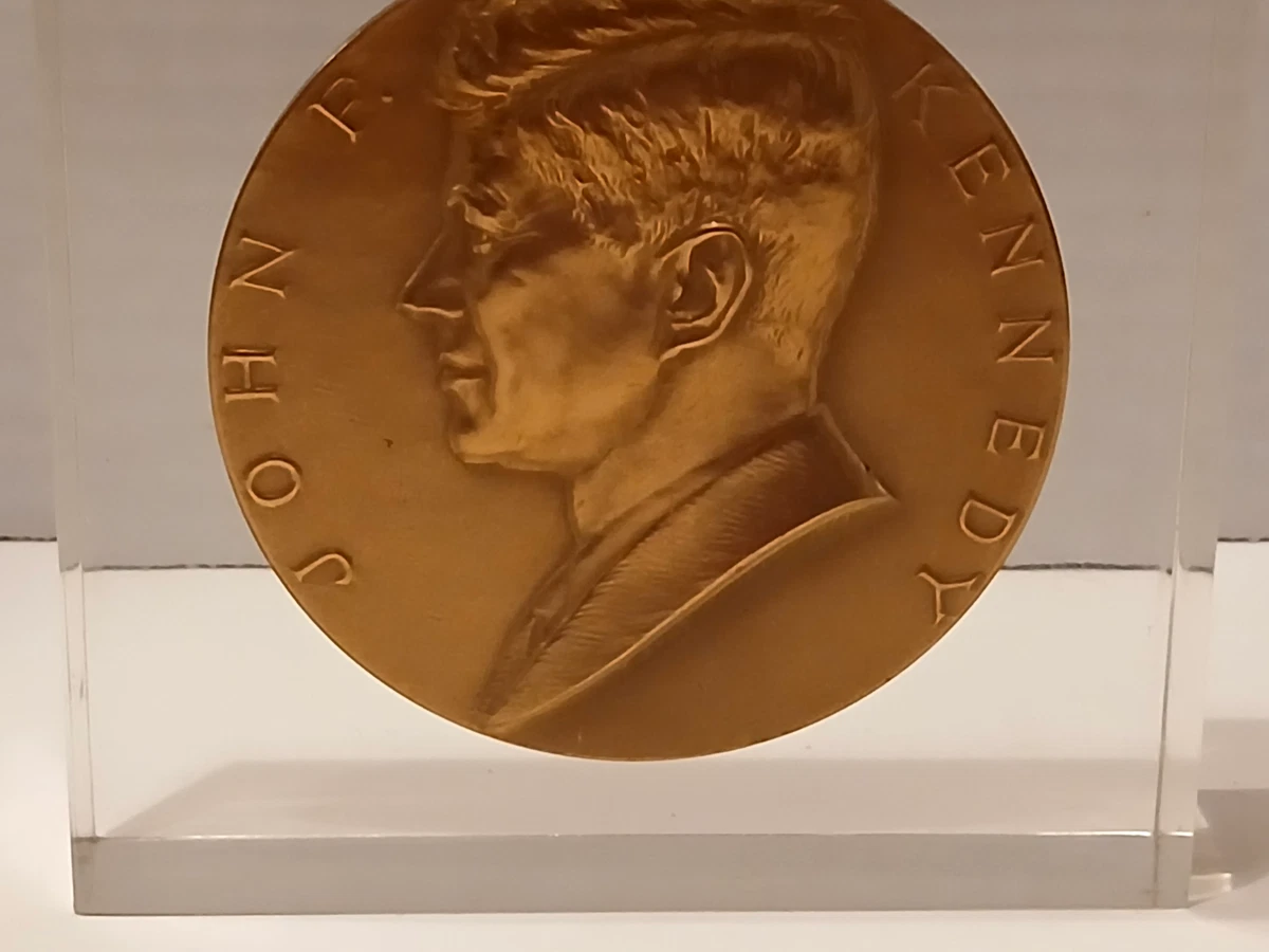 Preços baixos em Medalha de Kennedy em colecionáveis de John F