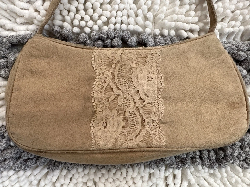 Bolso de Hombro Victoria’s Secret Baguette de Gamuza Tostada Encaje Cartera Y2K Vintage Foto 3 de 4