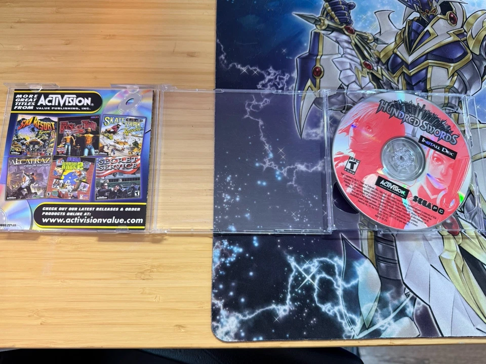 Disco de instalación y reproducción Sega PC Hundred Swords Activision incluido. Foto 2 de 3