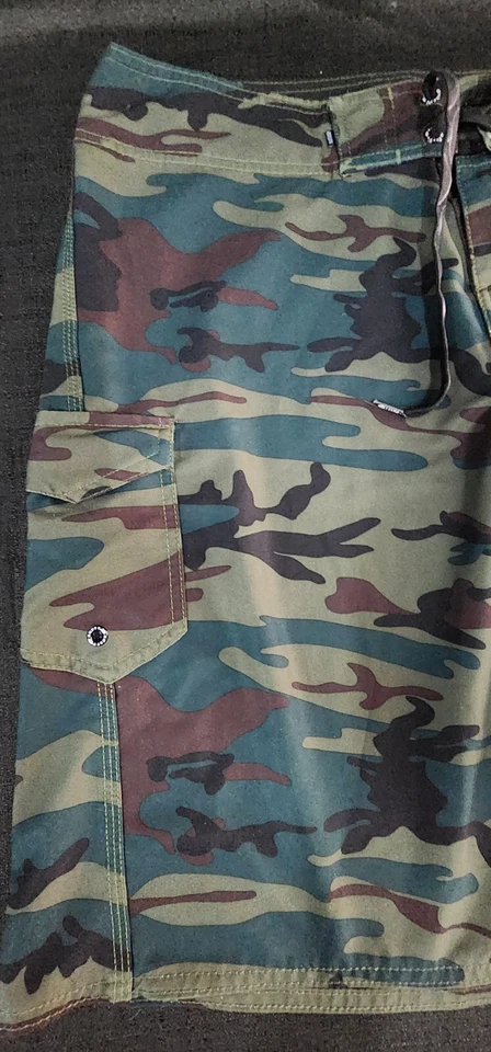 Bañador RUSTY Hombre Boardshorts Camuflaje Carga Verde Marrón Talla 38 Usado en Excelente Condición Foto 2 de 4