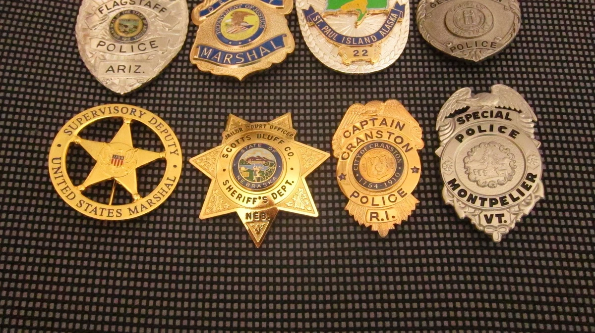 obsolete police badges, 6 Abzeichen von 8 auswählen / Super Angebot !