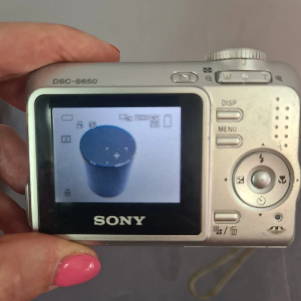 Sony Cybershot DSC-S650 Digital Camera 7 MP Point and Shoot Working - Image 3 of 4