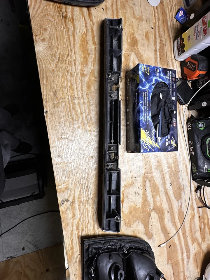 RARE 1984-1986 Nissan 300ZX Turbo Trim Garnish Center Brake Rear Tail Light Z31 - Image 4 of 4