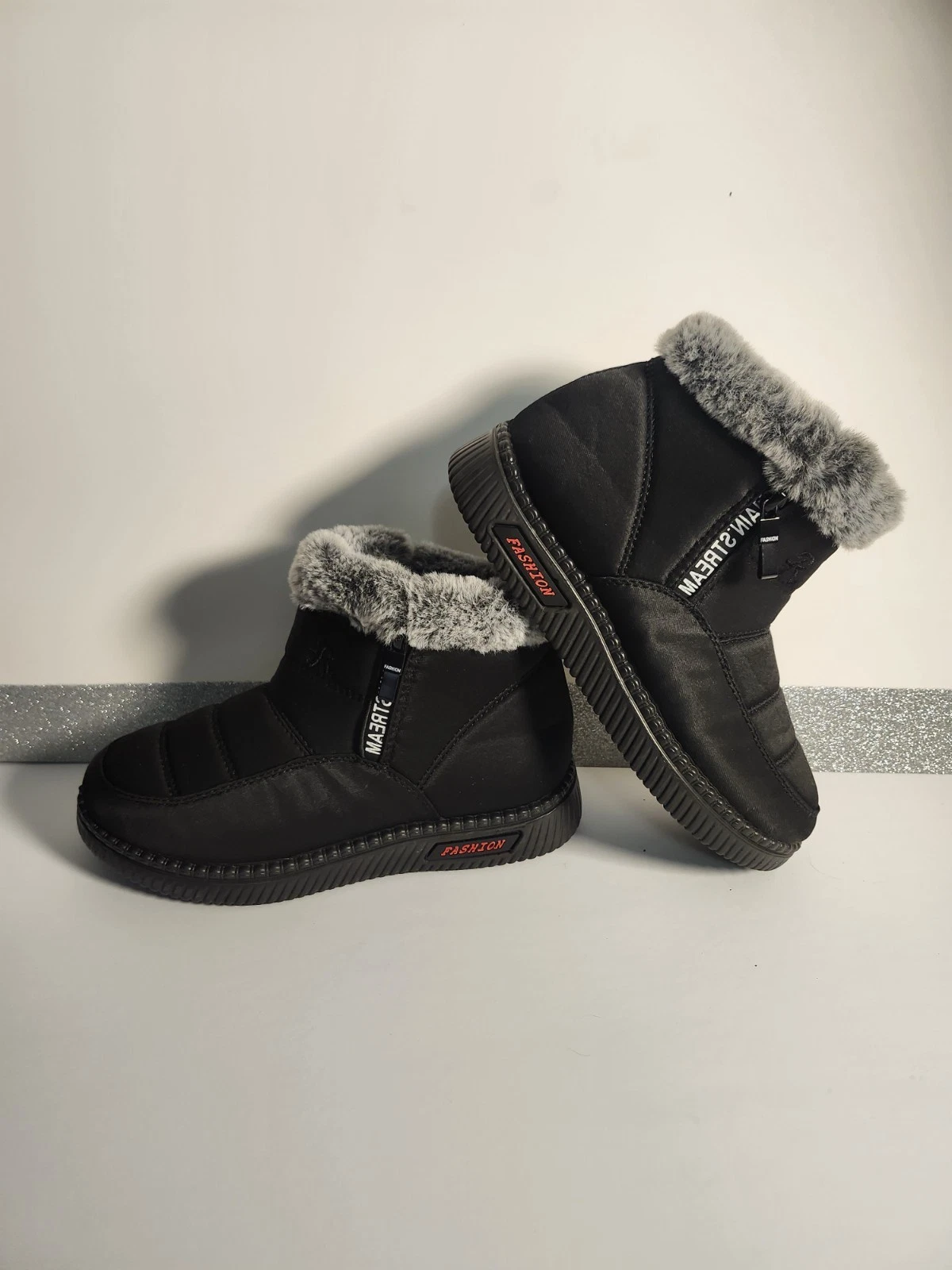 Warm Women's Snow Boots , Lined, Size 8.5 Zipper Close