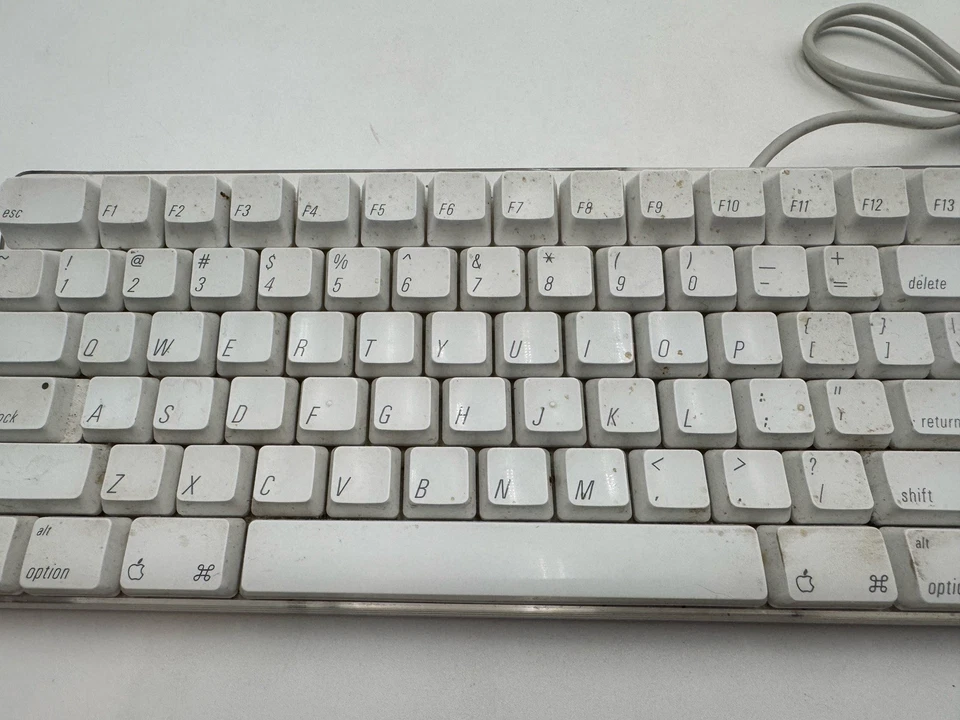 Apple iMac A1207 All-in-one Desktop Core 2 Duo 2.16GHz 2GB RAM With Keyboard - Image 3 of 4