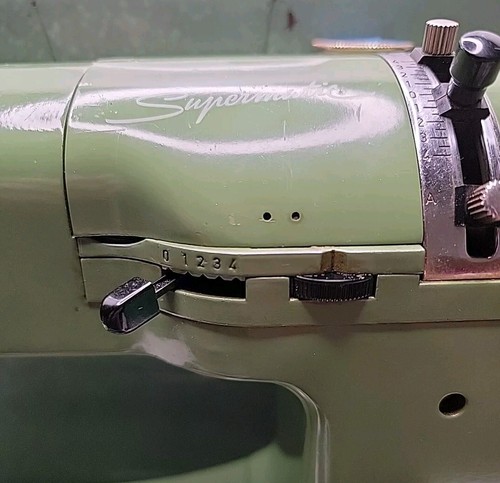 Vintage Elna Supermatic Sewing Machine with Metal Case - 722010 - Picture 7 of 23