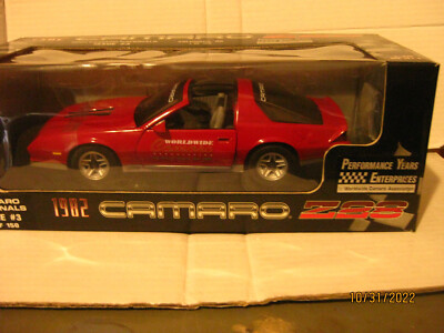 1982 シボレー カマロ Z28 レッド　1/18　ダイキャスト メタル 1/18 SUNSTAR RED 1982 CAMARO Z28 1 OF 150 FOR CAMARO NATS/PERF.YRS