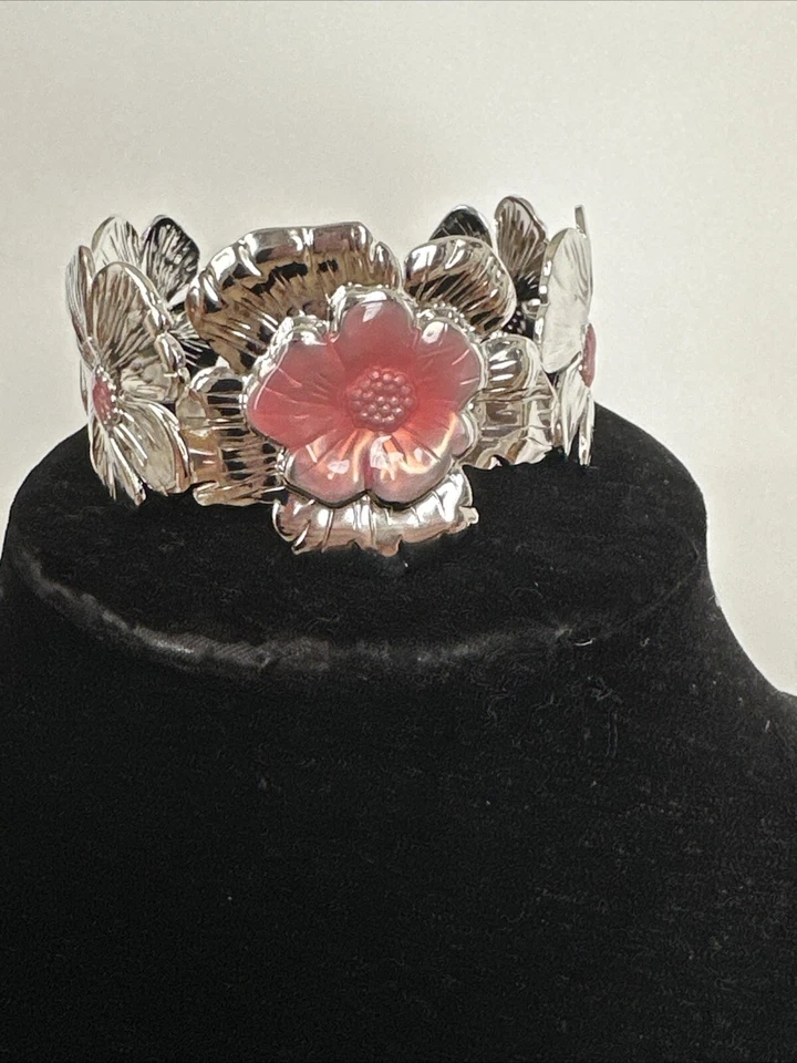 Brazalete ancho plata flor rosa de Sharon J CREW NUEVA OFERTA 4 CARIDAD❤️305 Foto 3 de 4