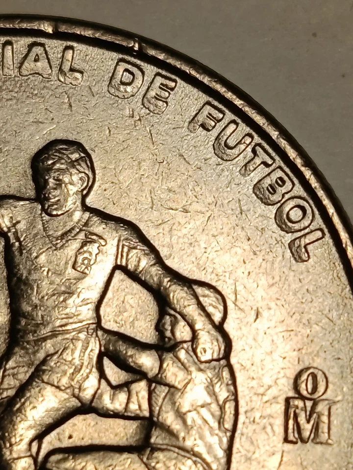 $200 PESOS COPA MUNDIAL DE FUTBOL MEXICO 1986 CON ERROR en ANVERSO Y REVERSO - Image 2 of 4