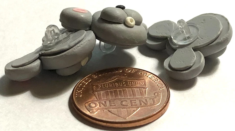 3 JHB Hand-Painted Resin Gray Mouse Head Shank Buttons 20.5mm 13/16" Wide 12546 - Image 2 of 2